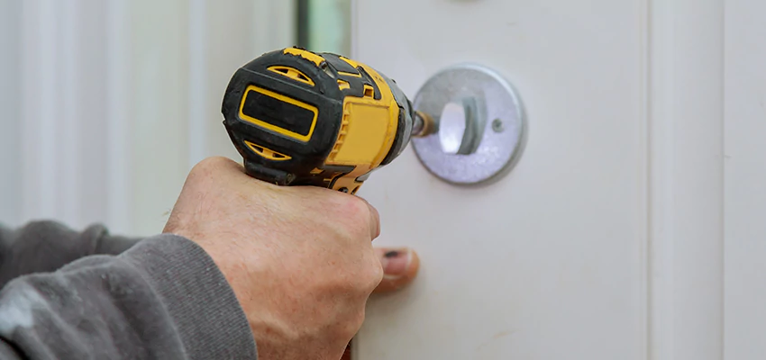 Street Locksmith For Smart Lock Repair in Clovis, CA